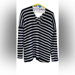 Vince blue and white striped 100% linen sweater size extra small